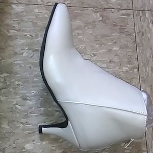 Ankle booties short heel